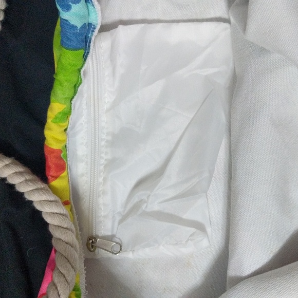 #186. GETAGADGET BERMUDA TIE DYE Canvas Tote with Braided Handles. - Picture 4 of 6